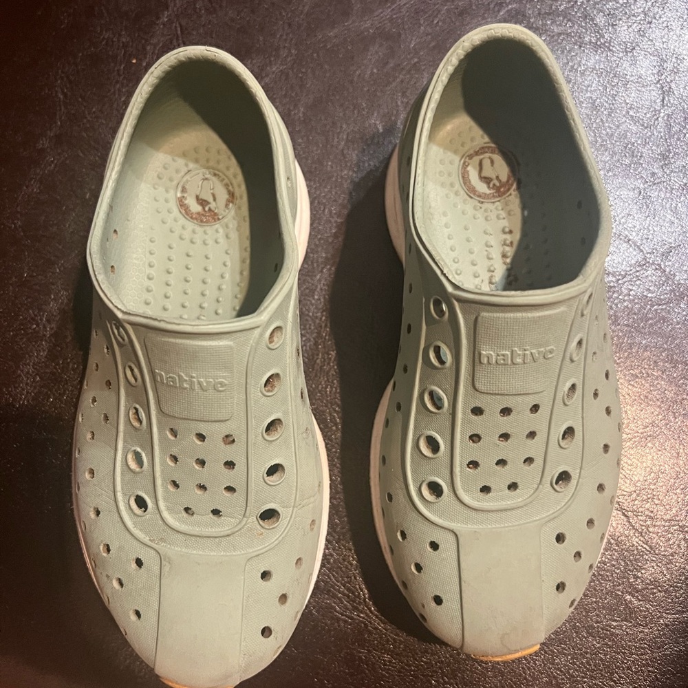 Kids Natives size 9 EUC